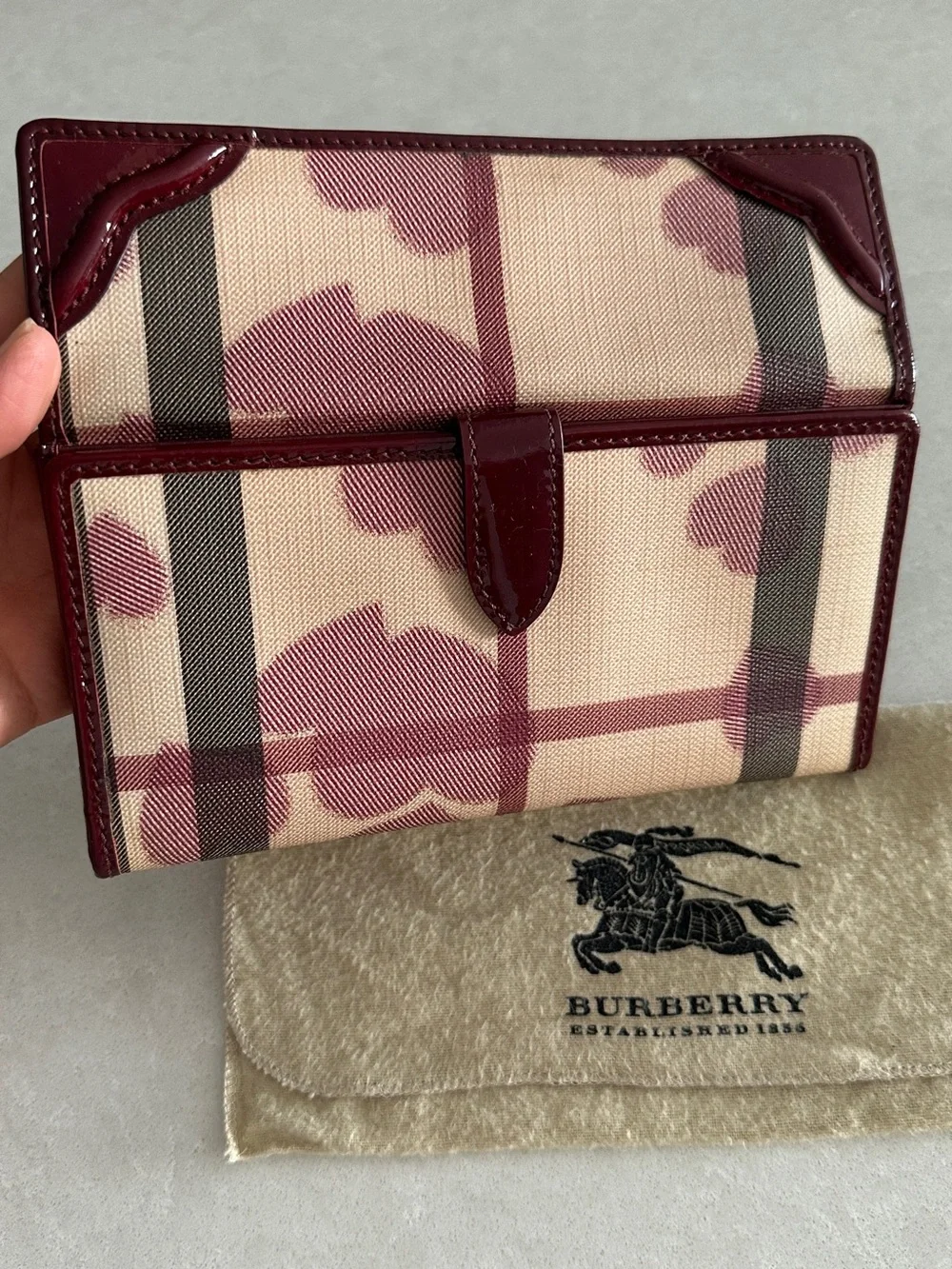 Burberry  vintage Leather hearts  Wallet with ID Window